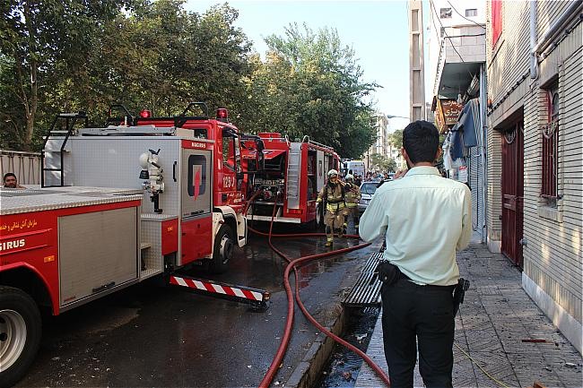 نجات 40 نفر از ساکنان ساختمانی در تهرانسراز میان دود و آتش